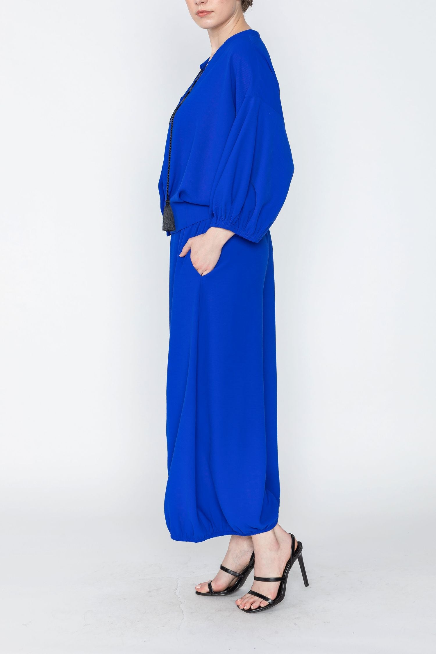 Bell Sleeve Neck Tassel Crop Top