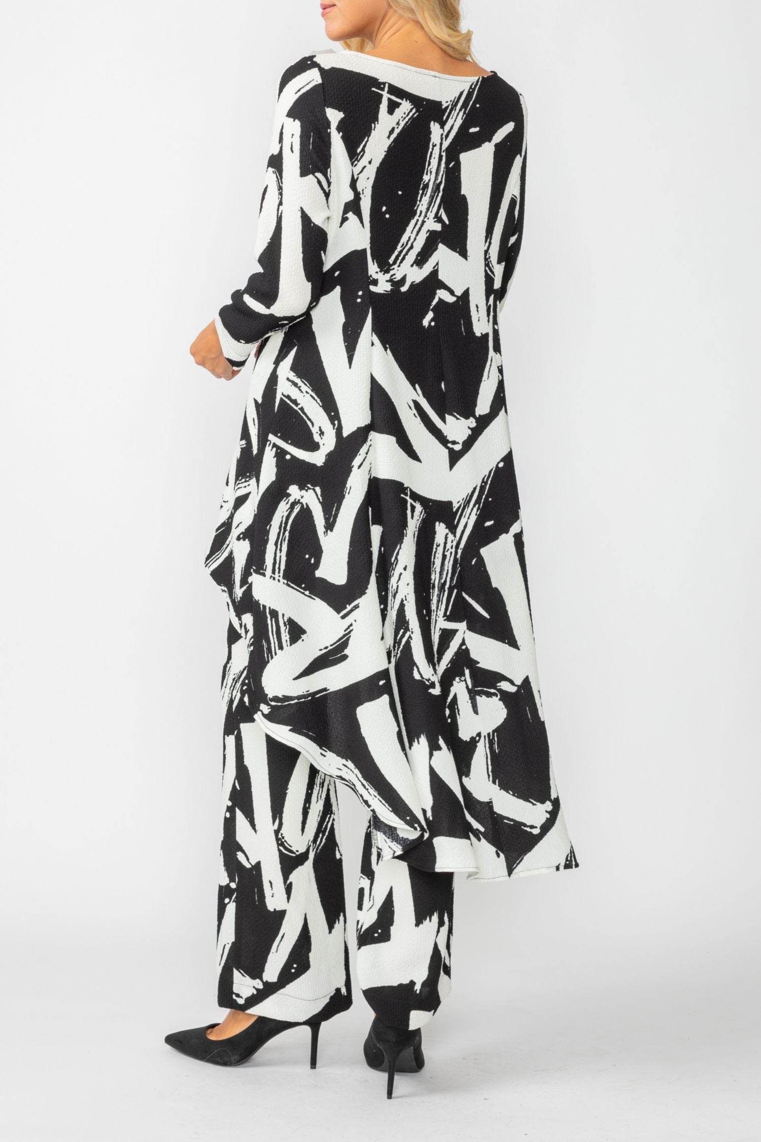 Black Boat-Neck High and Low Top