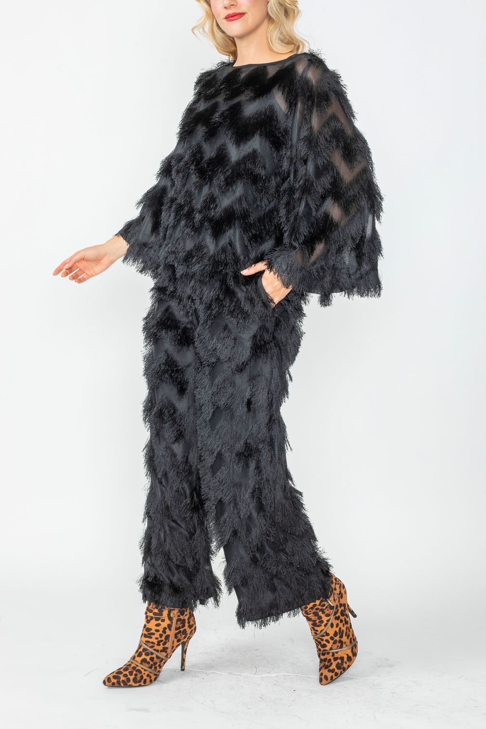 Black Neck Binding Short Top