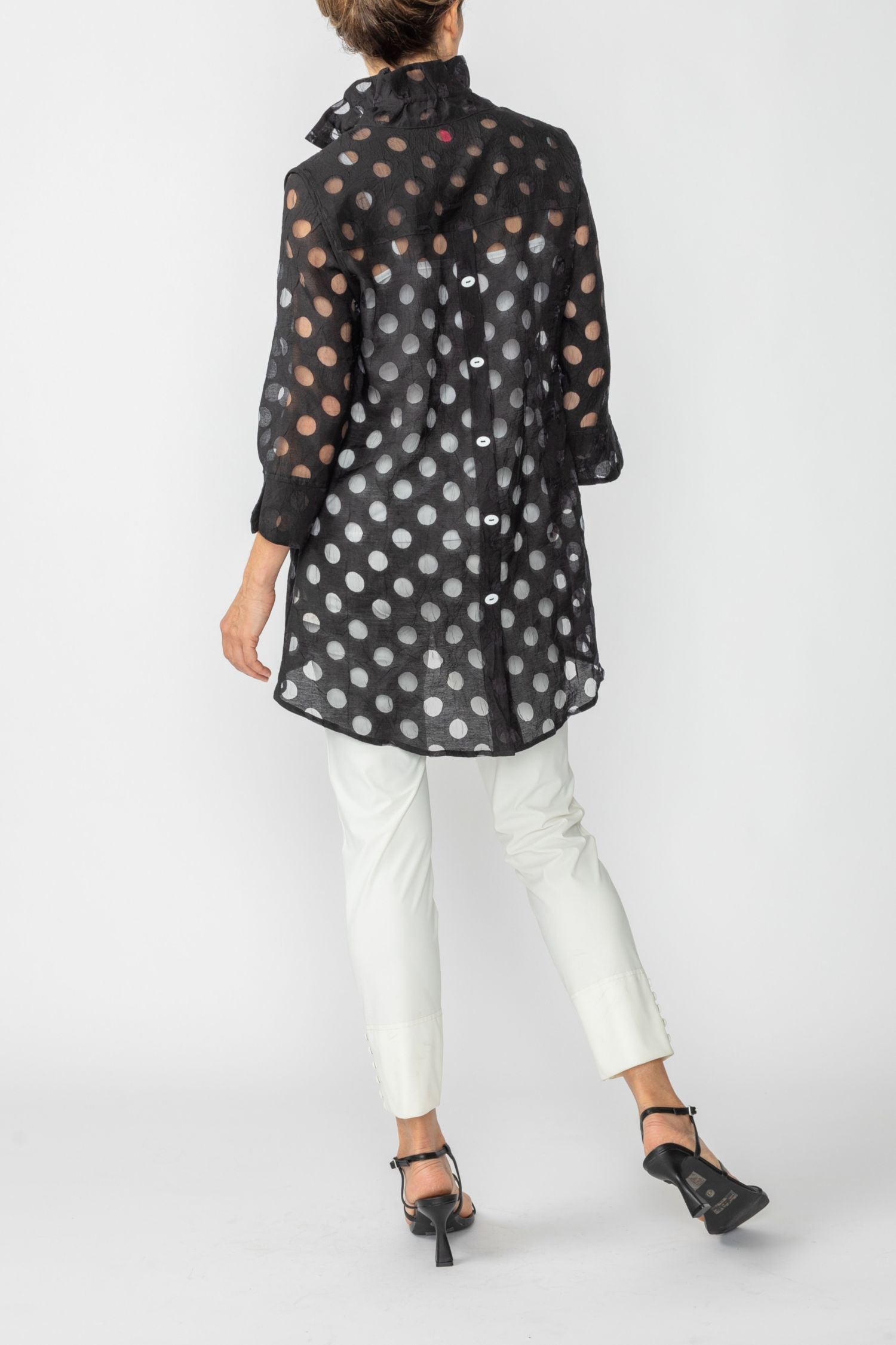 Black Wire Neck Back Button High and Low Neck