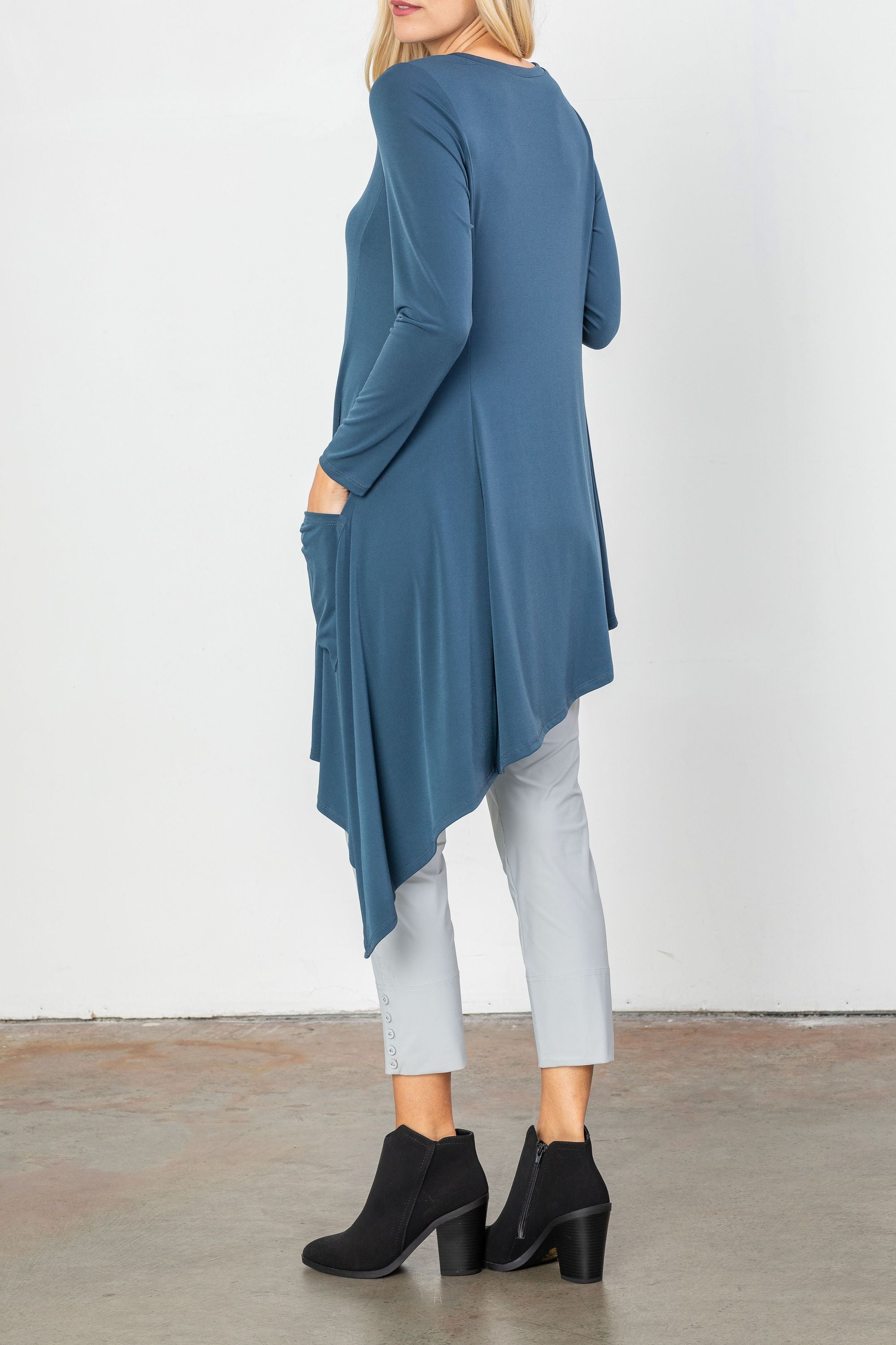 Plus Size Soft Knit Side Pocket Asymmetrical Hem Tunic