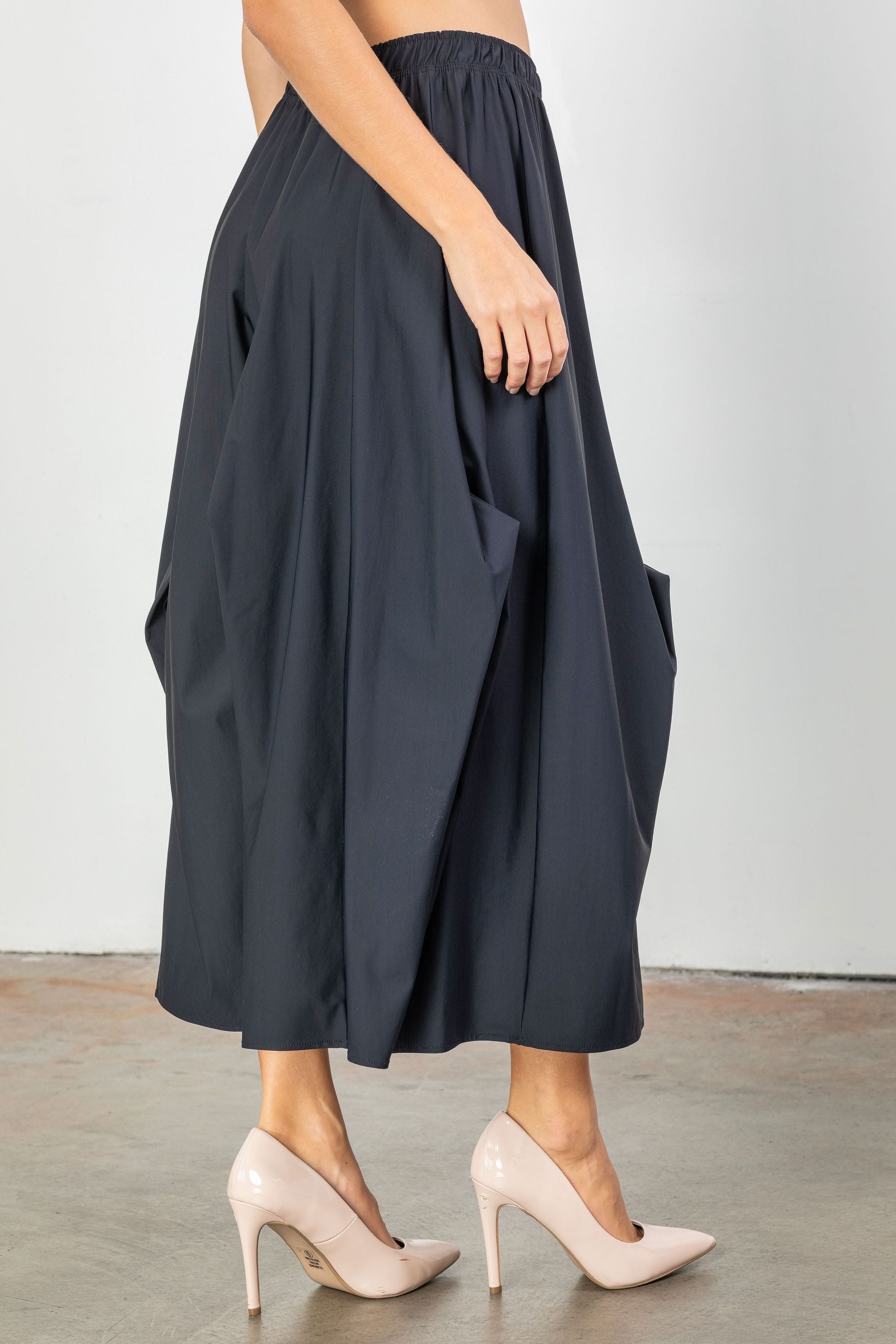 Black Asymmetric Line Folds Skirt